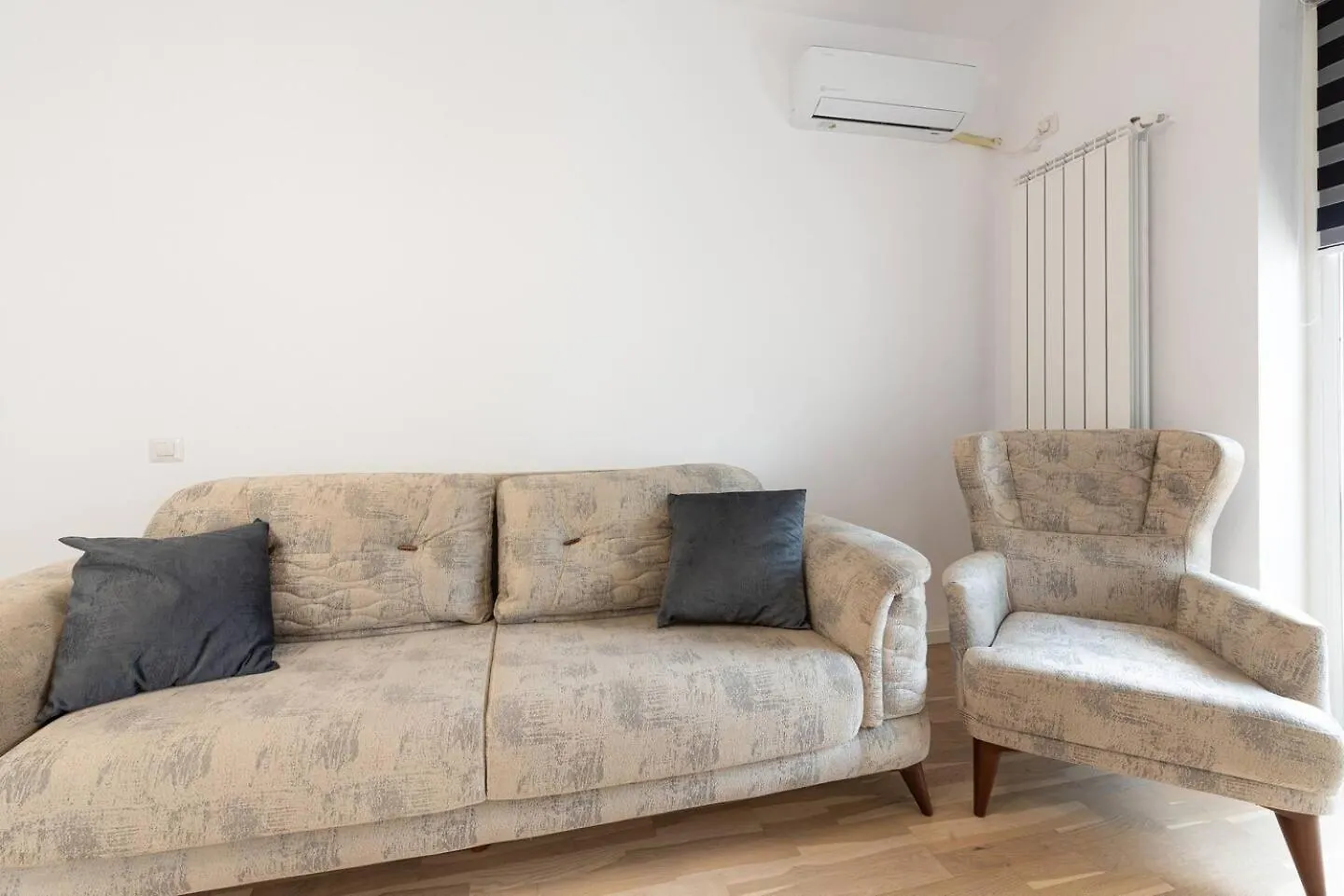Apartament Eva - Bright Apt With Balcony Near Veranda Mall Bucureşti