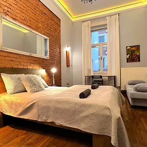 https://v6-apartment-budapest.inbudapesthotels.com